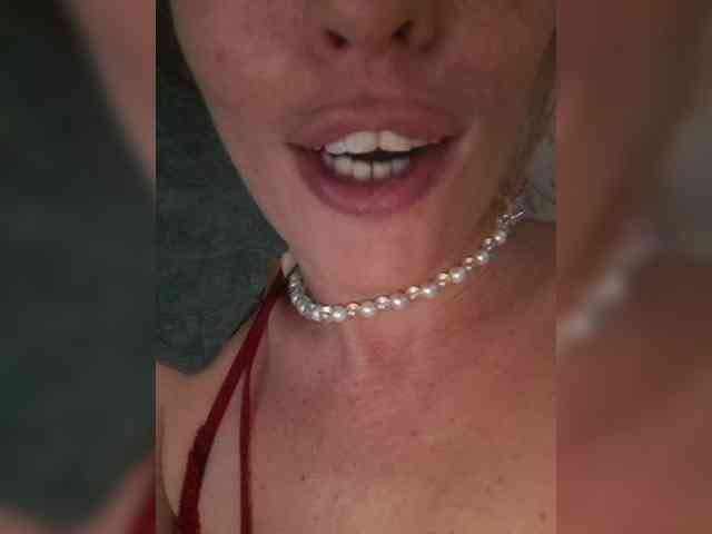CurlyHanna webcam