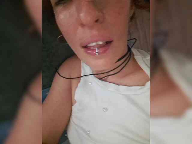 CurlyHanna webcam