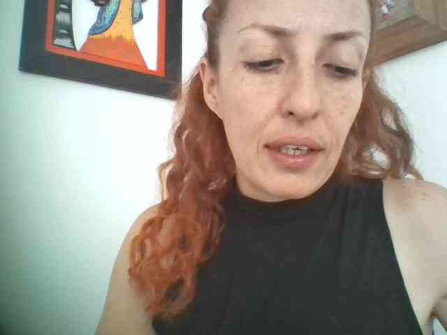 CurlyHanna webcam