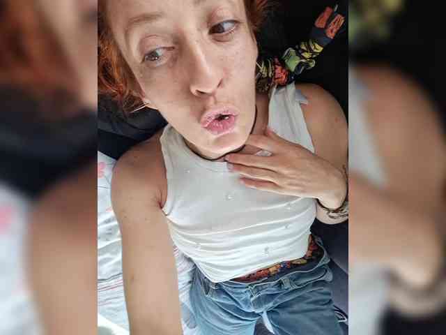 CurlyHanna webcam