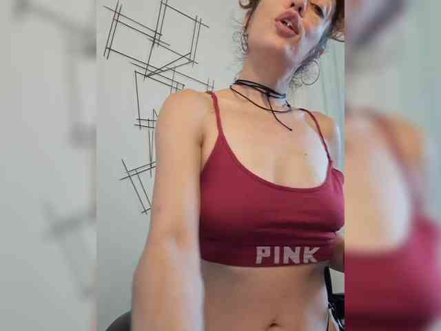 CurlyHanna webcam