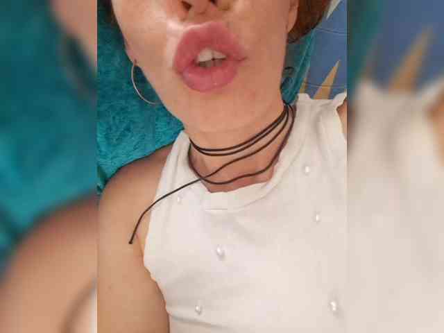 CurlyHanna webcam