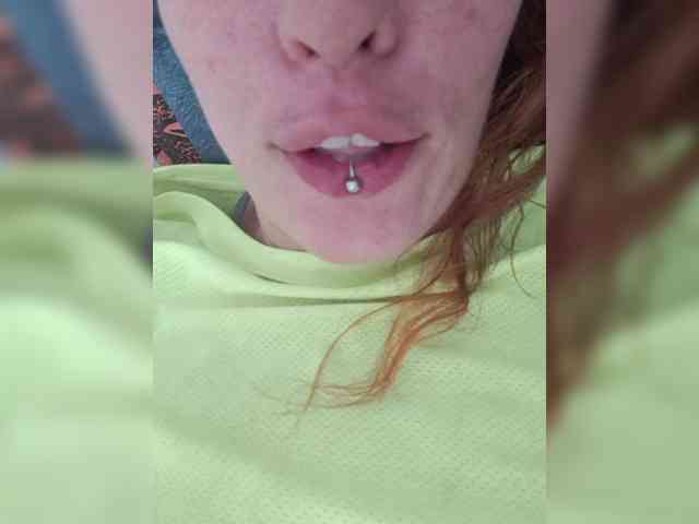 CurlyHanna webcam