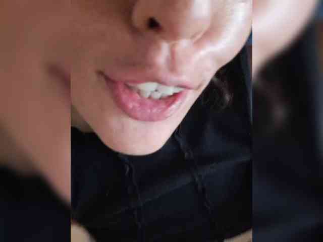 CurlyHanna webcam