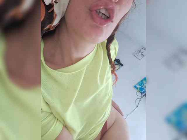 CurlyHanna webcam
