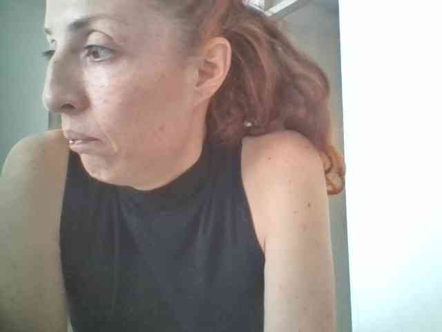 CurlyHanna webcam