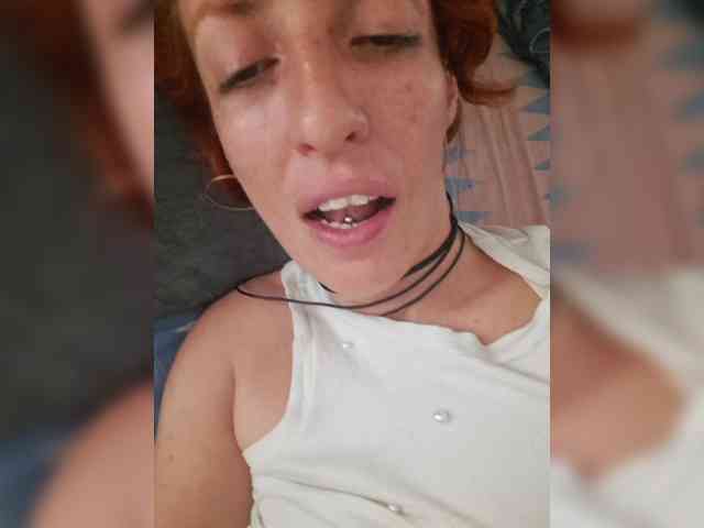 CurlyHanna webcam