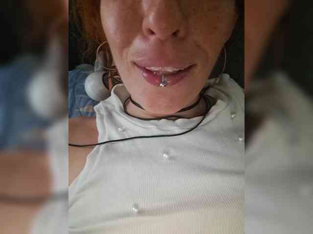 CurlyHanna webcam