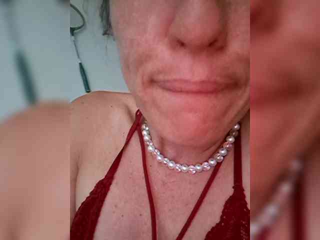 CurlyHanna webcam