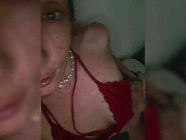 CurlyHanna webcam