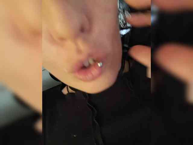 CurlyHanna webcam