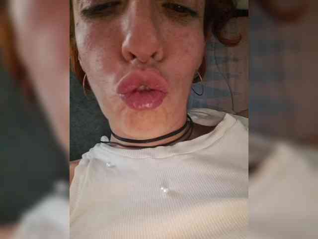 CurlyHanna webcam