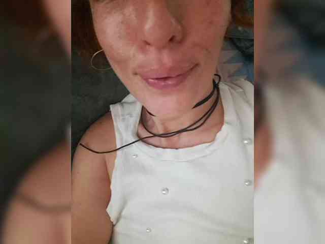 CurlyHanna webcam