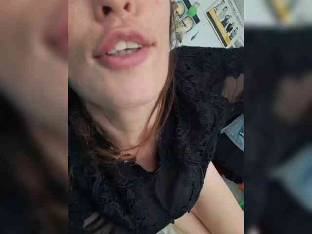 CurlyHanna webcam