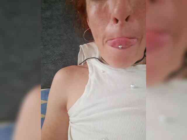 CurlyHanna webcam