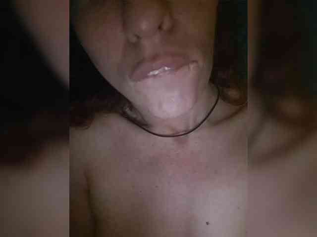 CurlyHanna webcam