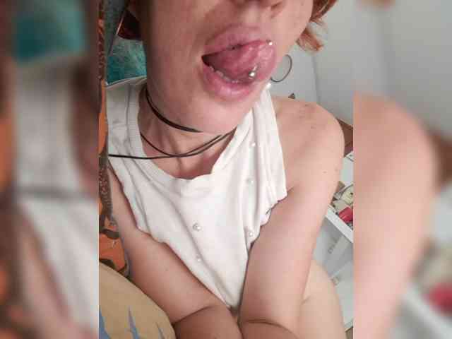 CurlyHanna webcam
