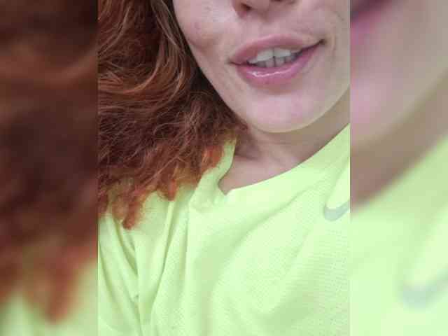CurlyHanna webcam