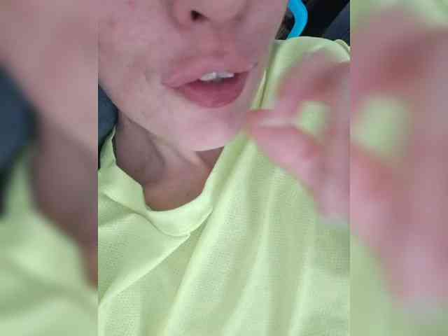 CurlyHanna webcam