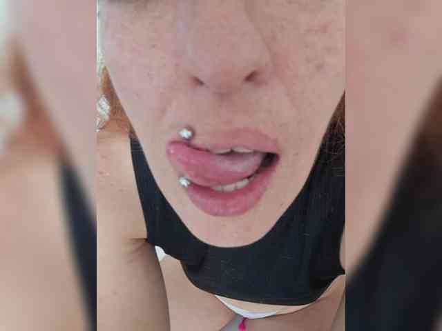 CurlyHanna webcam