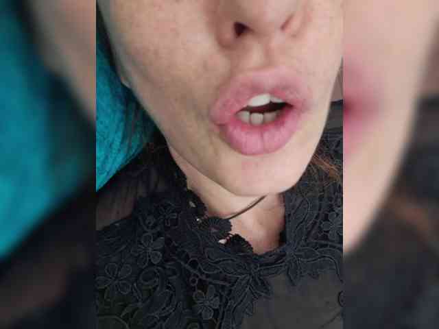 CurlyHanna webcam