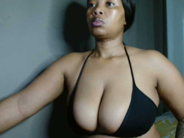 RedMiss's BongaCams show and profile