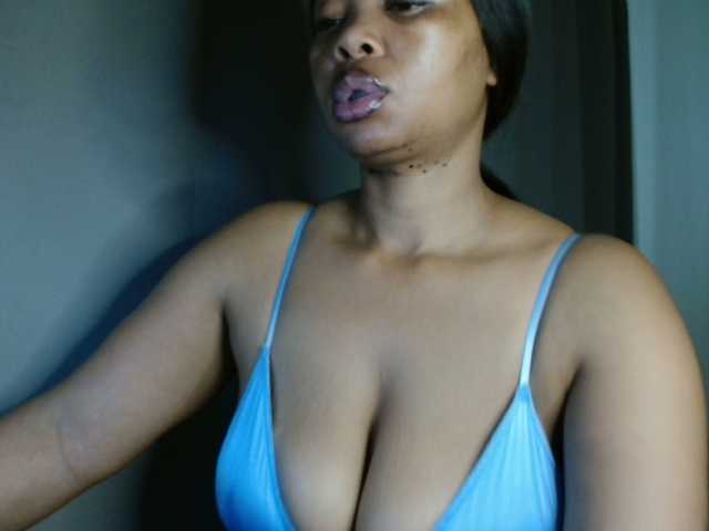 RedMiss's BongaCams show and profile