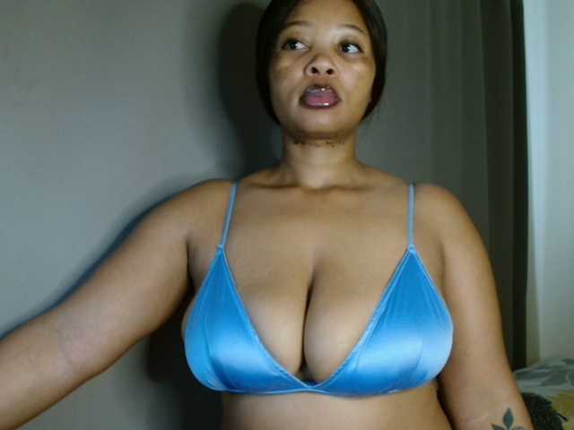 RedMiss's BongaCams show and profile