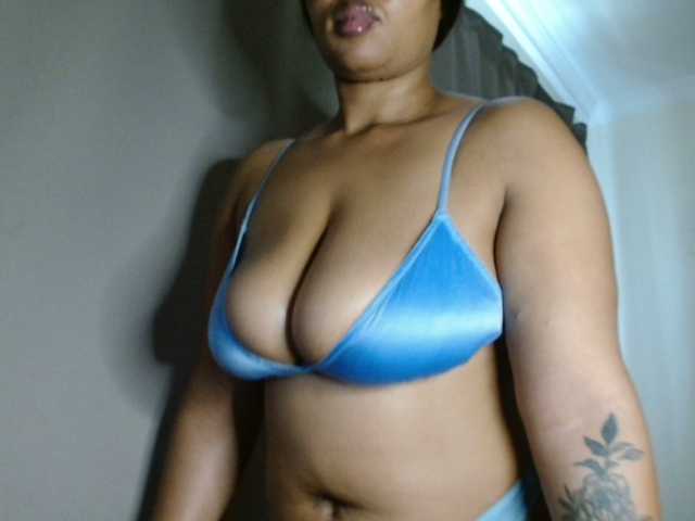 RedMiss's BongaCams show and profile