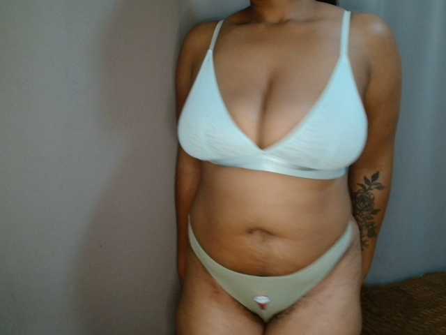 RedMiss's BongaCams show and profile