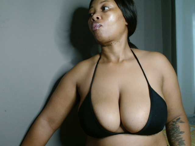 RedMiss's BongaCams show and profile