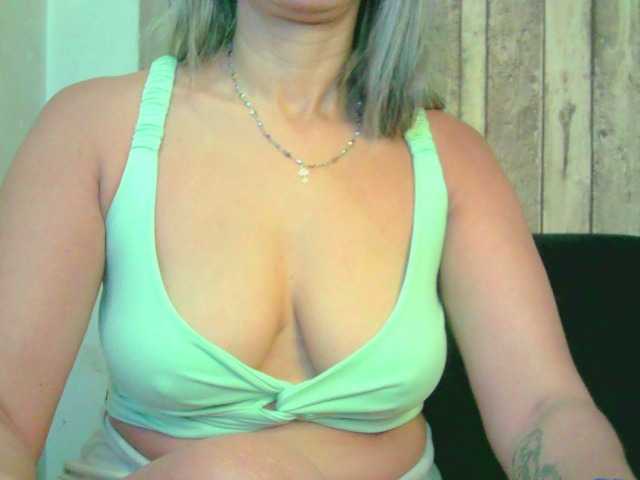 Celestee-1's BongaCams show and profile