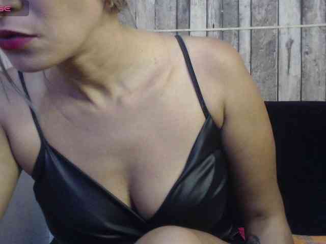 Celestee-1 Live Webcam on BongaCams