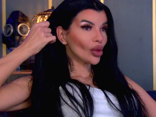 EleniaDevons's BongaCams show and profile