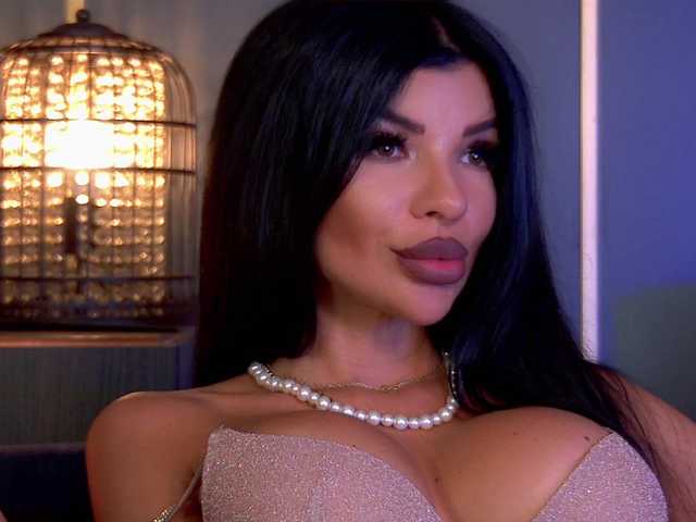 Sex chat gratuit in direct cu EleniaDevons pe BongaCams