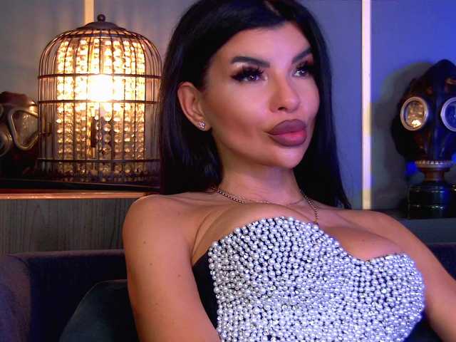 Sex chat gratuit in direct cu EleniaDevons pe BongaCams