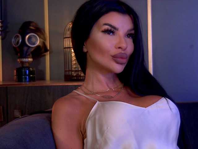 Sex chat gratuit in direct cu EleniaDevons pe BongaCams