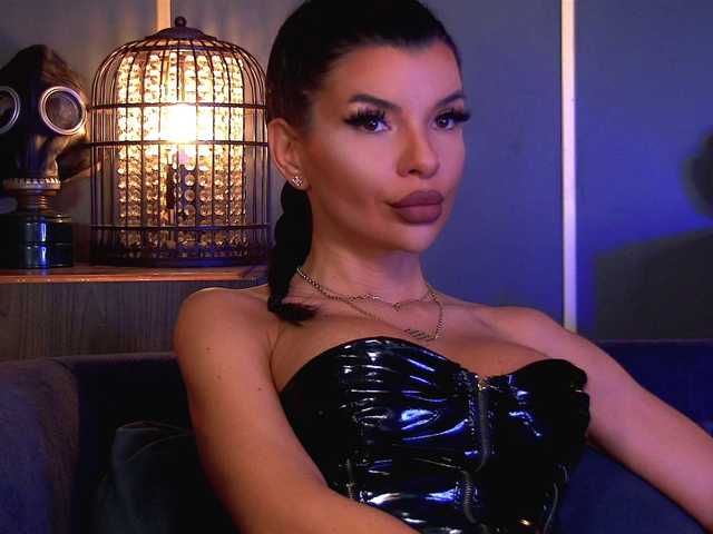 EleniaDevons's BongaCams show and profile