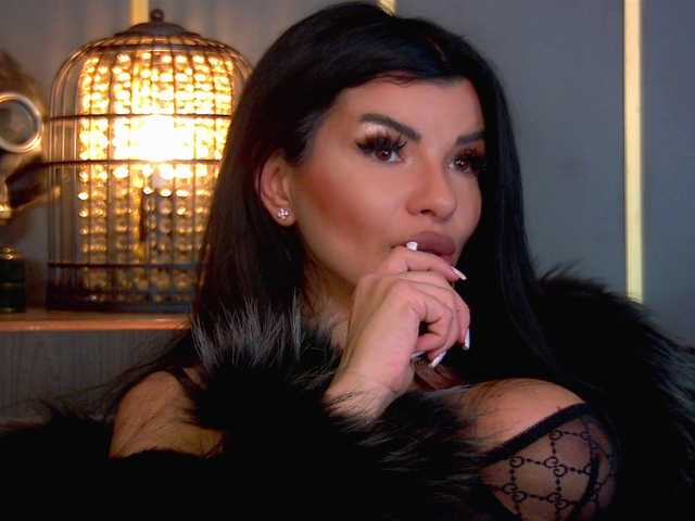 Sex chat gratuit in direct cu EleniaDevons pe BongaCams