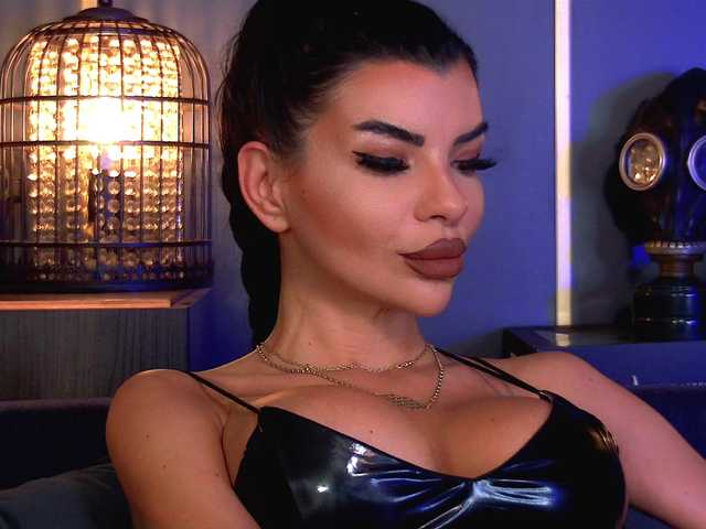 Sex chat gratuit in direct cu EleniaDevons pe BongaCams