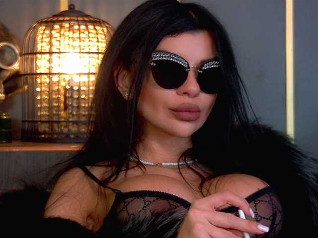 Sex chat gratuit in direct cu EleniaDevons pe BongaCams