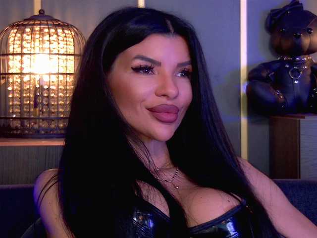 EleniaDevons Live Cam on BongaCams