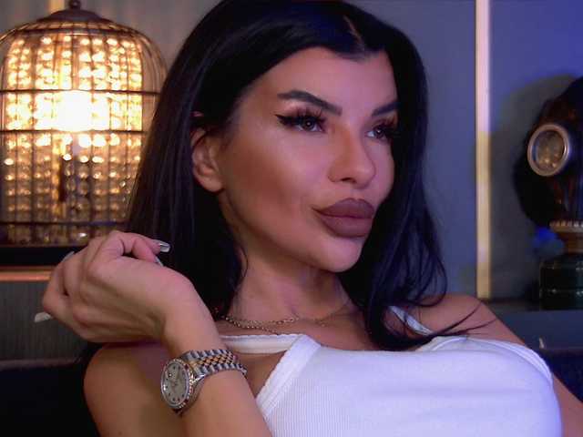 Sex chat gratuit in direct cu EleniaDevons pe BongaCams