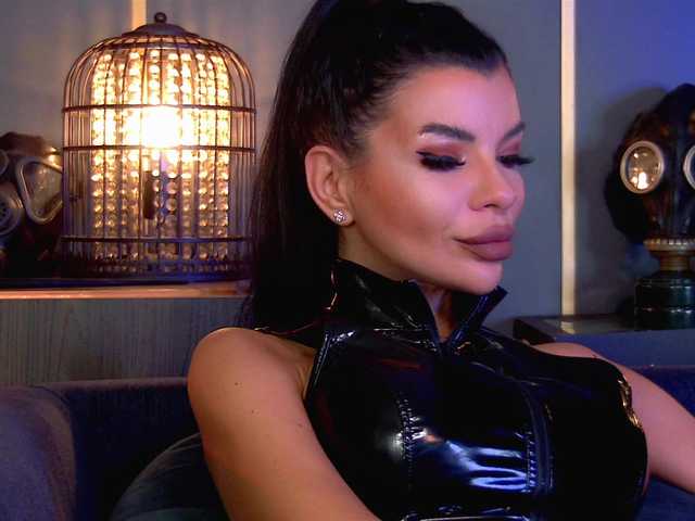 Sex chat gratuit in direct cu EleniaDevons pe BongaCams