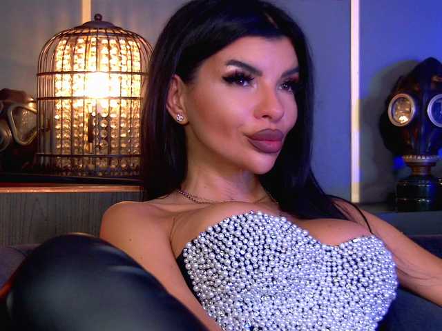 Sex chat gratuit in direct cu EleniaDevons pe BongaCams