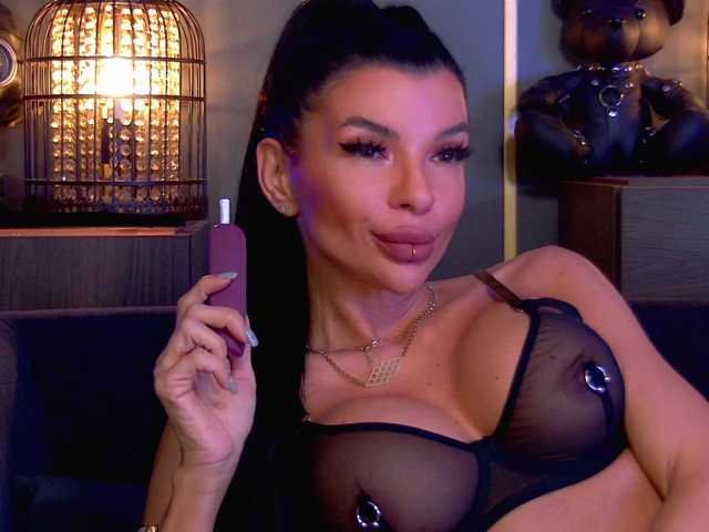 Sex chat gratuit in direct cu EleniaDevons pe BongaCams