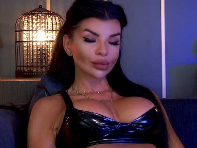 Sex chat gratuit in direct cu EleniaDevons pe BongaCams