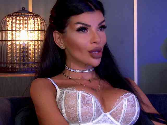 EleniaDevons Live Webcam on BongaCams