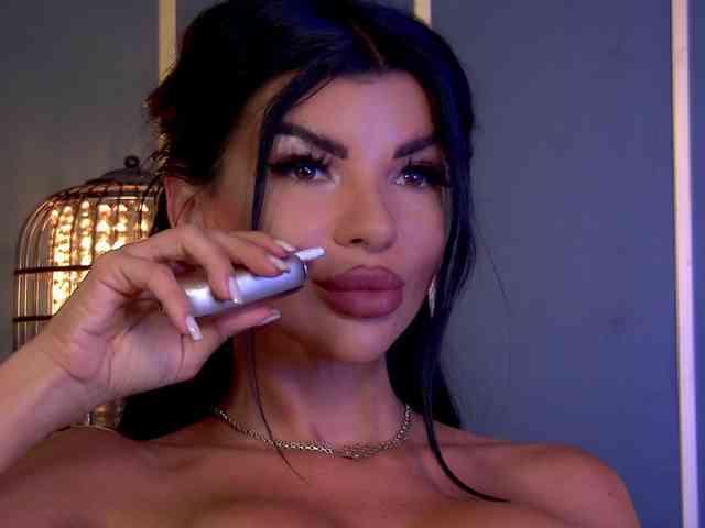 EleniaDevons webcam