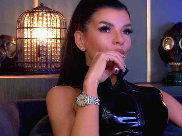 EleniaDevons Live Webcam on BongaCams